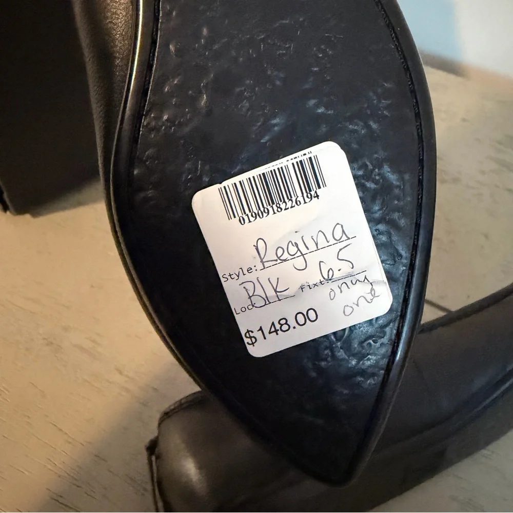 $148 NIB Frye 6.5 Black Regina Italian Leather Flats Round Toe Padded Insoles